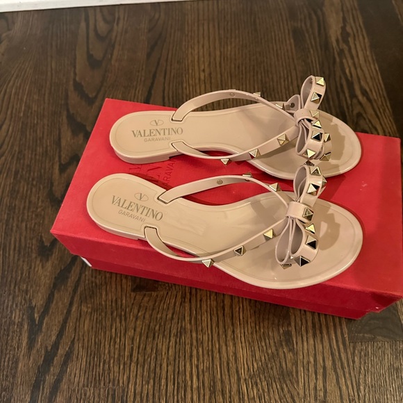 Valentino 36 Nude Rockstud Thong Sandals